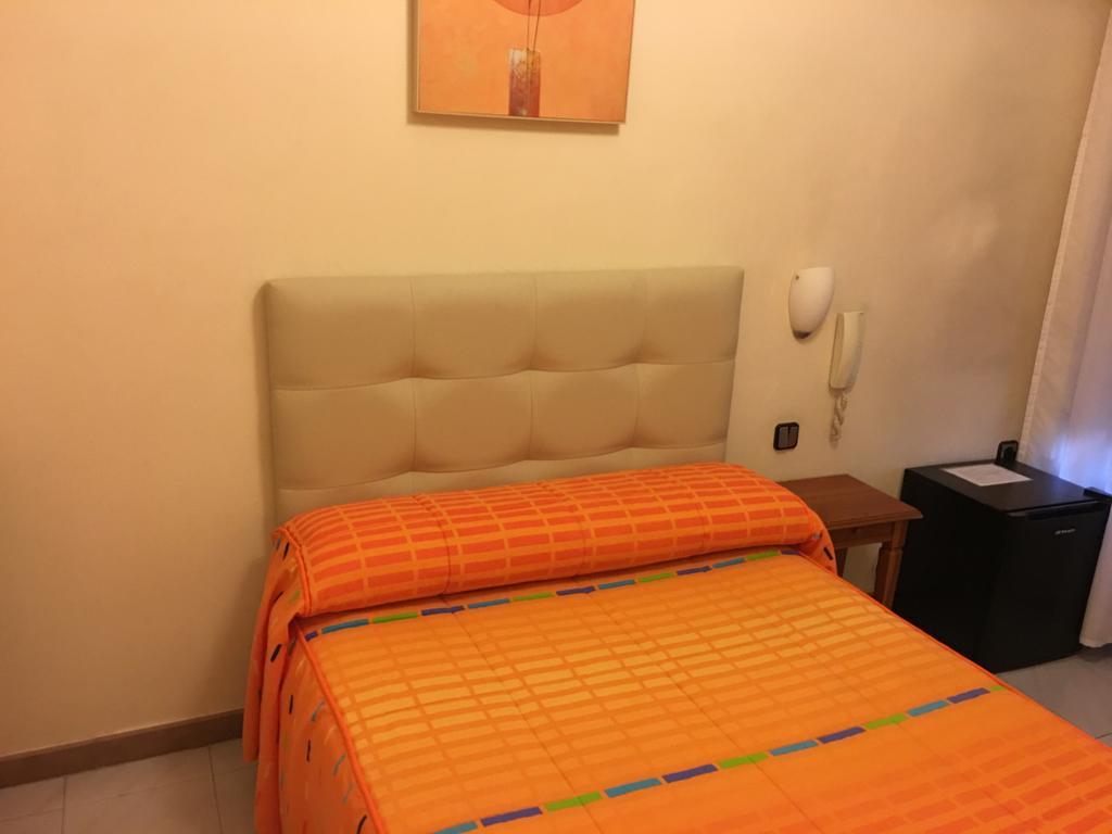 Hostal Cervantes Вальдеморо Екстер'єр фото