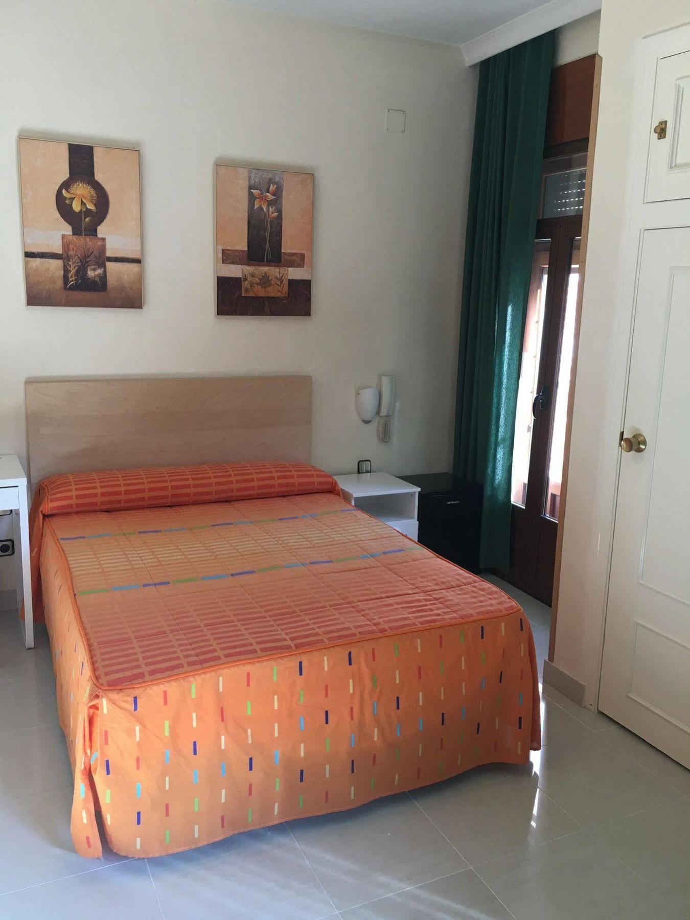 Hostal Cervantes Вальдеморо Екстер'єр фото