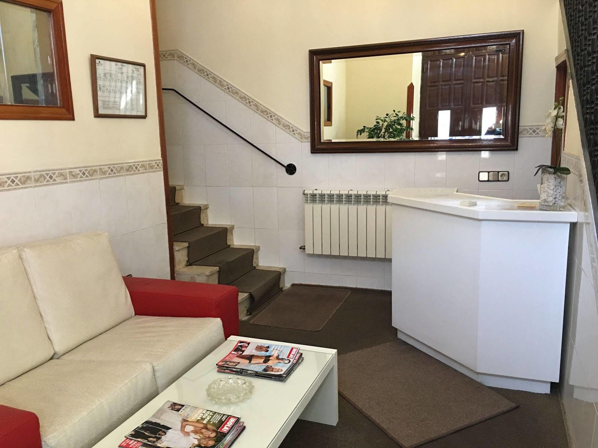 Hostal Cervantes Вальдеморо Екстер'єр фото