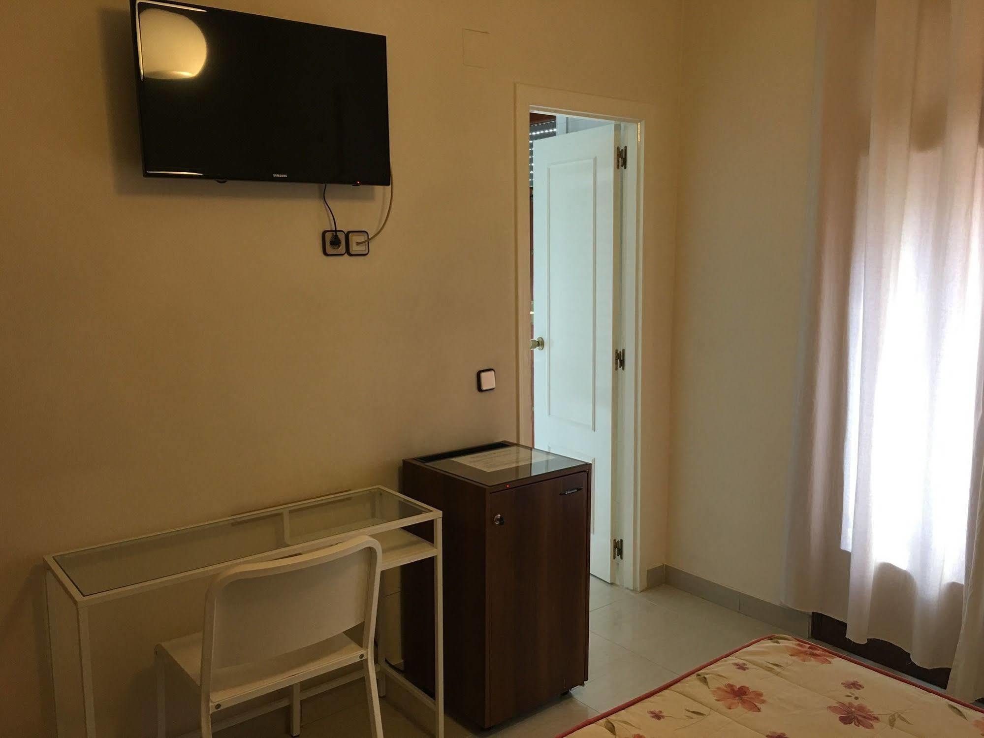 Hostal Cervantes Вальдеморо Екстер'єр фото